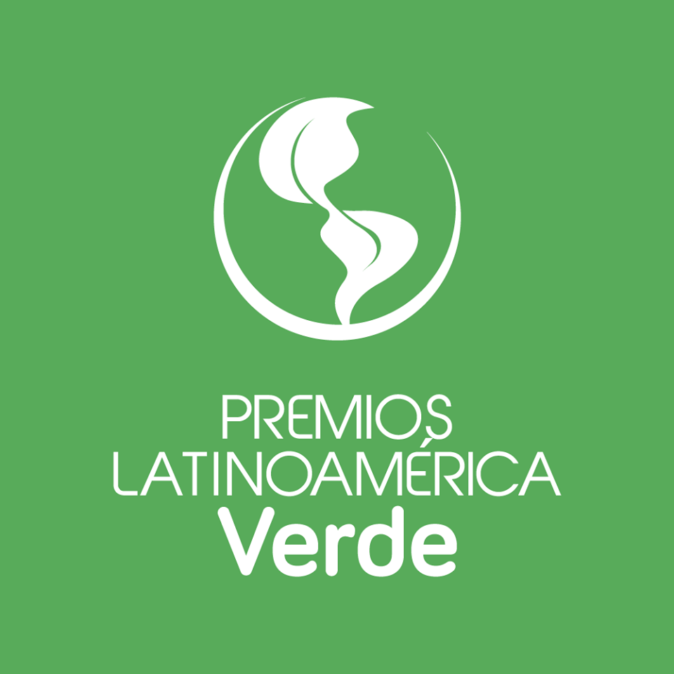 Logo premios Latinoamerica verde 2021